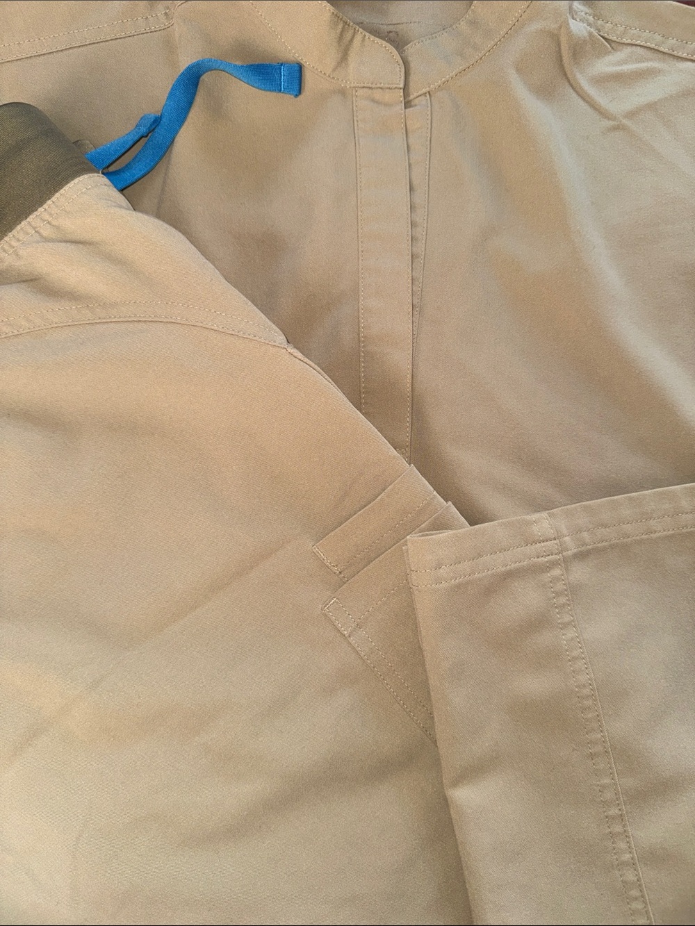 Figs Women’s Scrub set - Picture 3 of 3